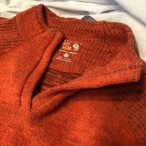 Mountain Hardware sweater